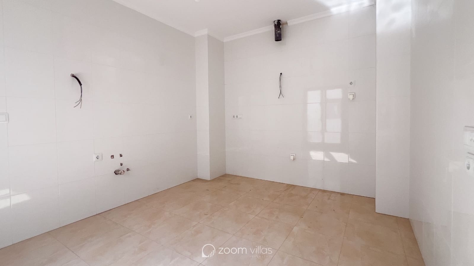 8 bedroom Townhouse for sale in Gata de Gorgos with garage - € 950,000 (Ref: 8607199)