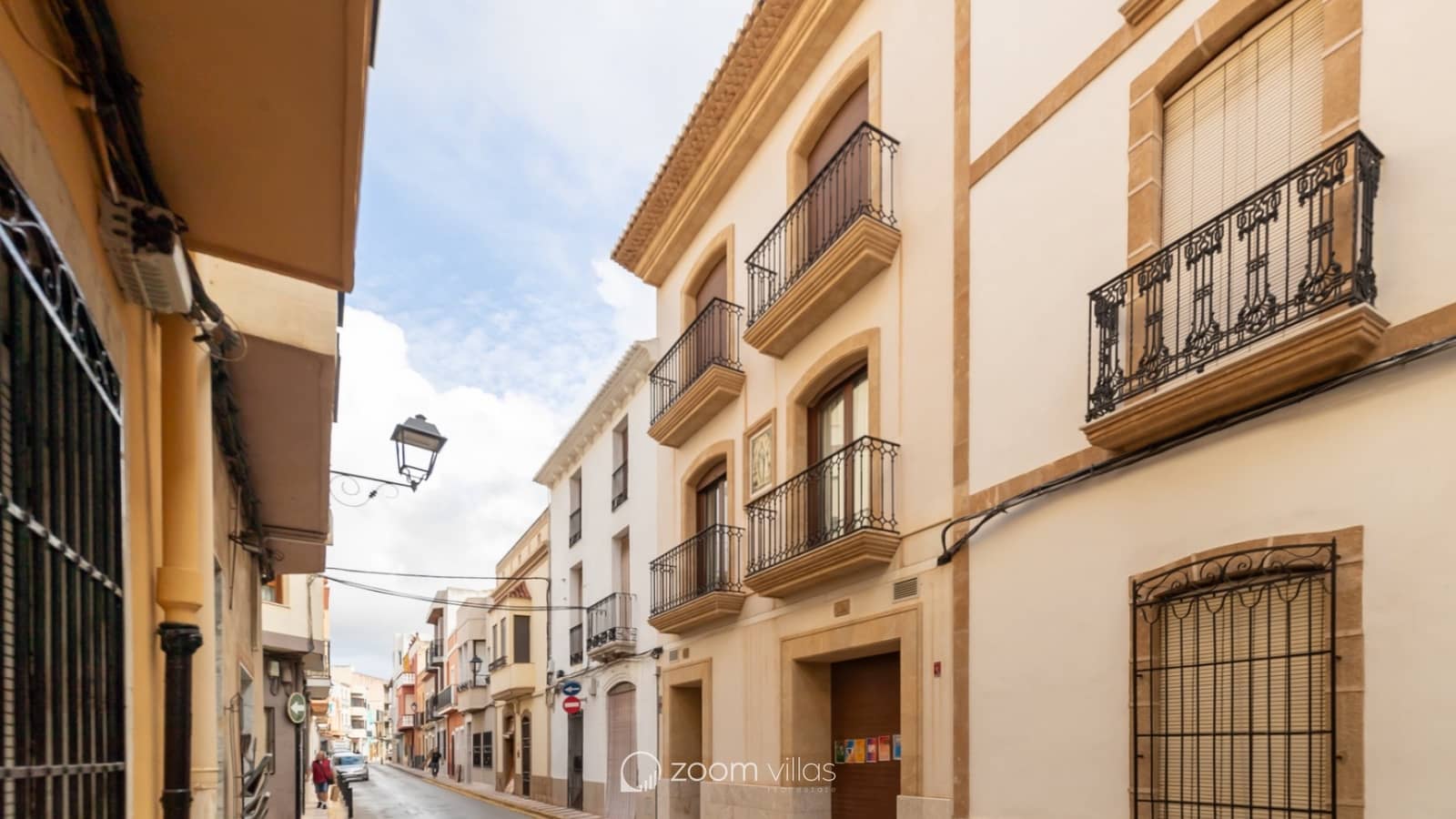 8 bedroom Townhouse for sale in Gata de Gorgos with garage - € 950,000 (Ref: 8607199)