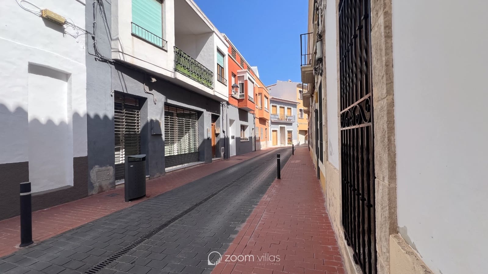 8 bedroom Townhouse for sale in Gata de Gorgos with garage - € 950,000 (Ref: 8607199)