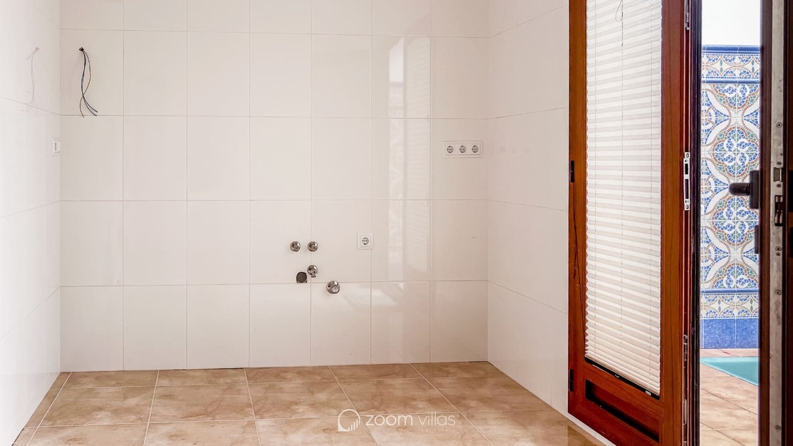 8 bedroom Townhouse for sale in Gata de Gorgos with garage - € 950,000 (Ref: 8607199)
