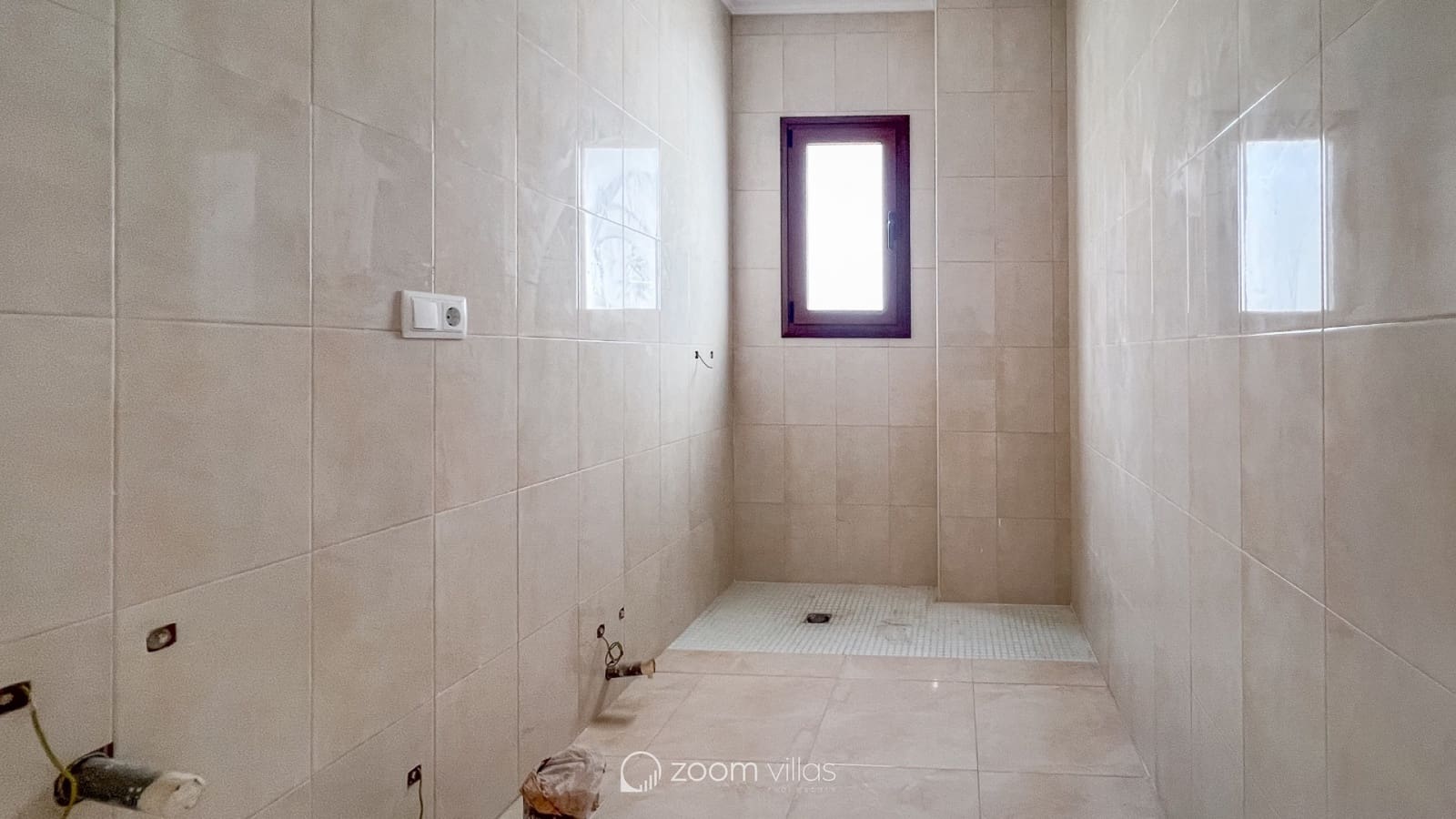 8 bedroom Townhouse for sale in Gata de Gorgos with garage - € 950,000 (Ref: 8607199)
