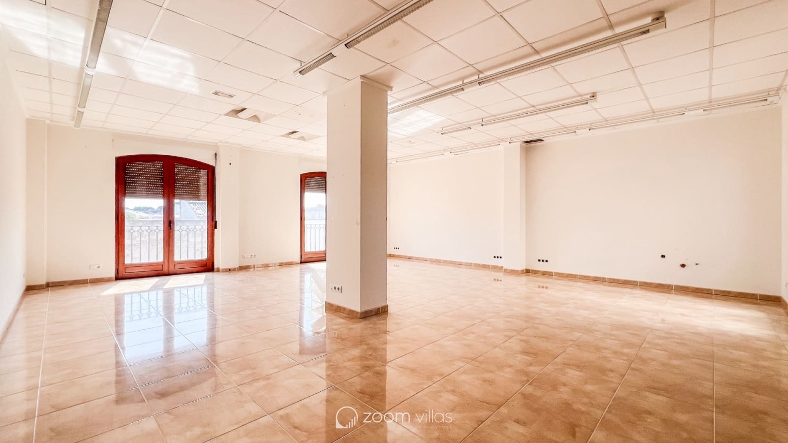8 bedroom Townhouse for sale in Gata de Gorgos with garage - € 950,000 (Ref: 8607199)