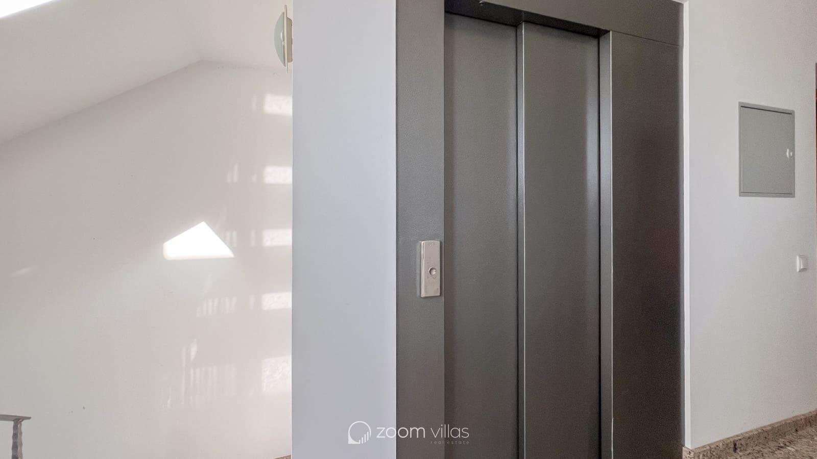 8 bedroom Townhouse for sale in Gata de Gorgos with garage - € 950,000 (Ref: 8607199)