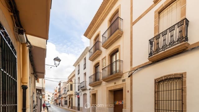 8 bedroom Townhouse for sale in Gata de Gorgos with garage - € 950,000 (Ref: 8607199)