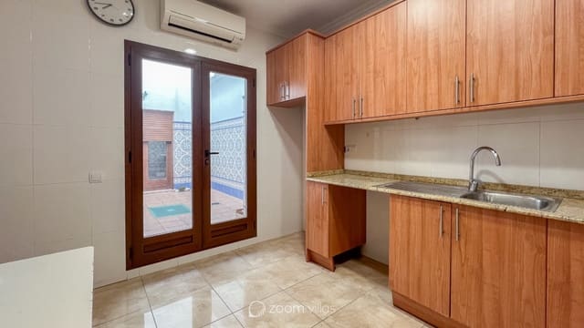 8 bedroom Townhouse for sale in Gata de Gorgos with garage - € 950,000 (Ref: 8607199)