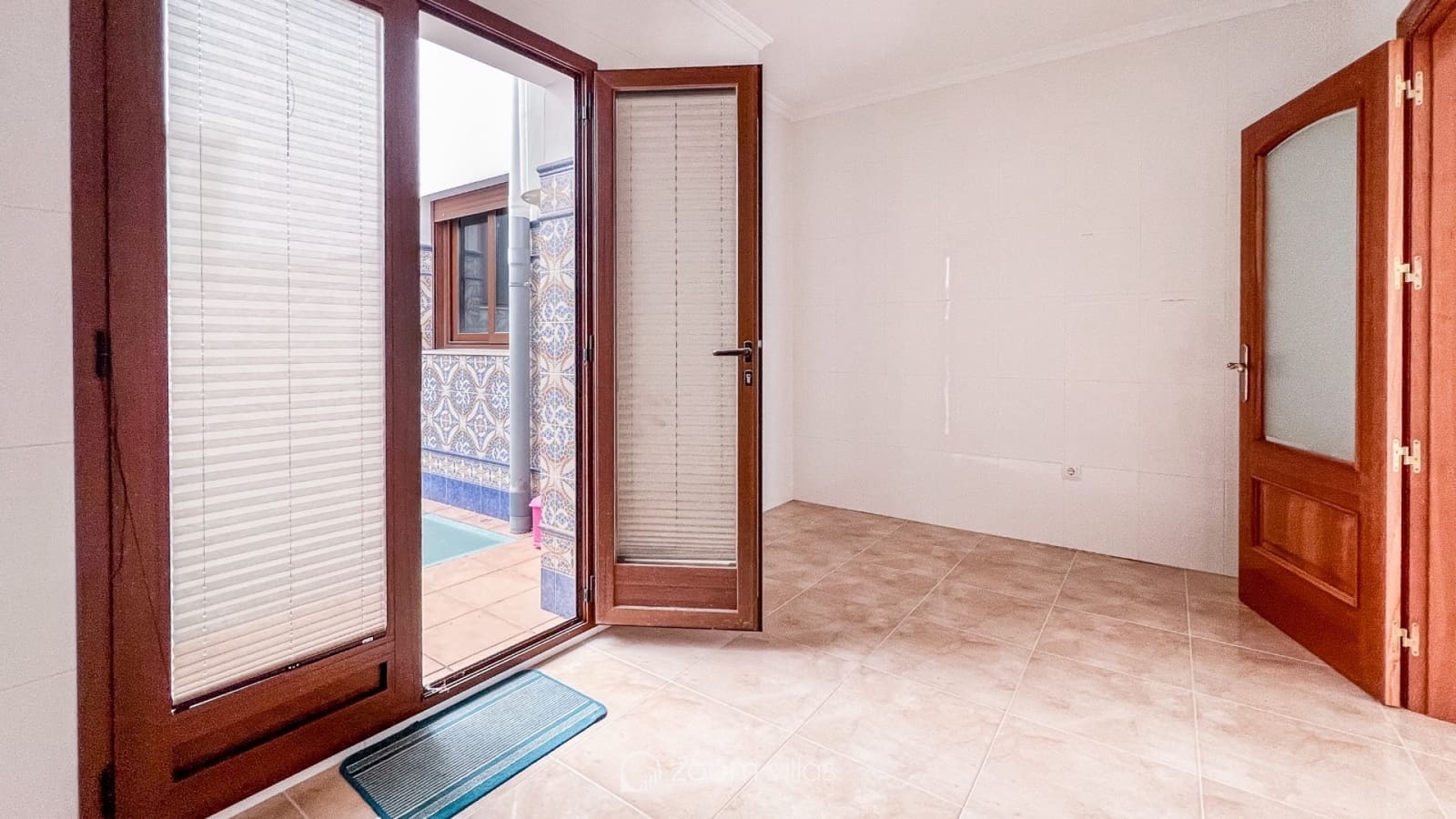 8 bedroom Townhouse for sale in Gata de Gorgos with garage - € 950,000 (Ref: 8607199)