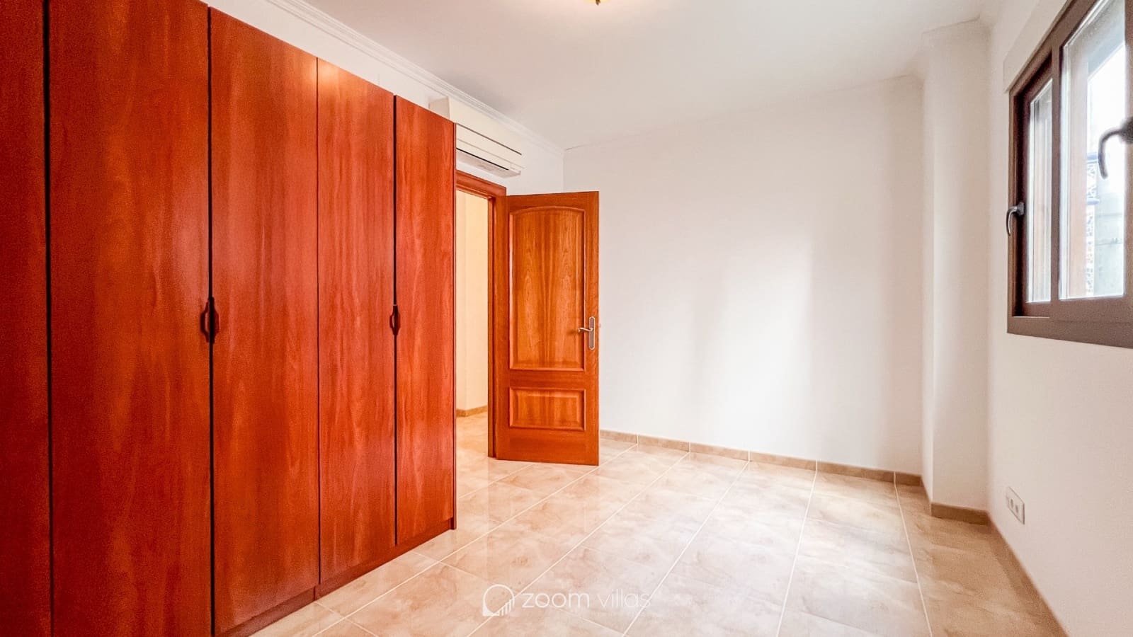 8 bedroom Townhouse for sale in Gata de Gorgos with garage - € 950,000 (Ref: 8607199)