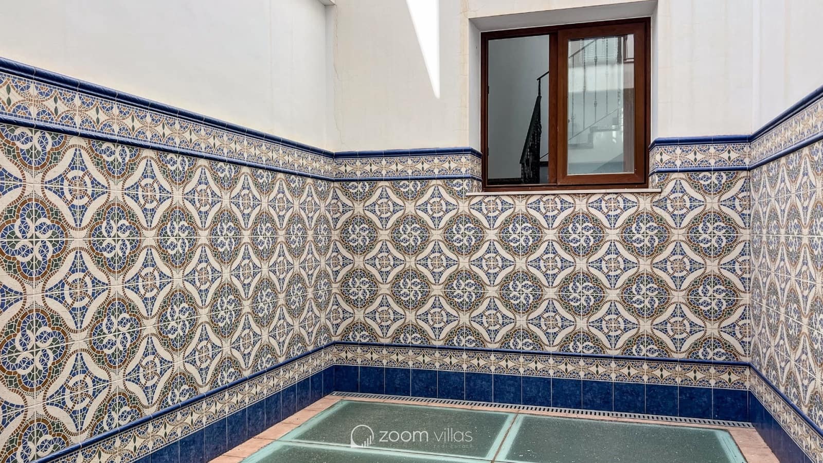 8 bedroom Townhouse for sale in Gata de Gorgos with garage - € 950,000 (Ref: 8607199)