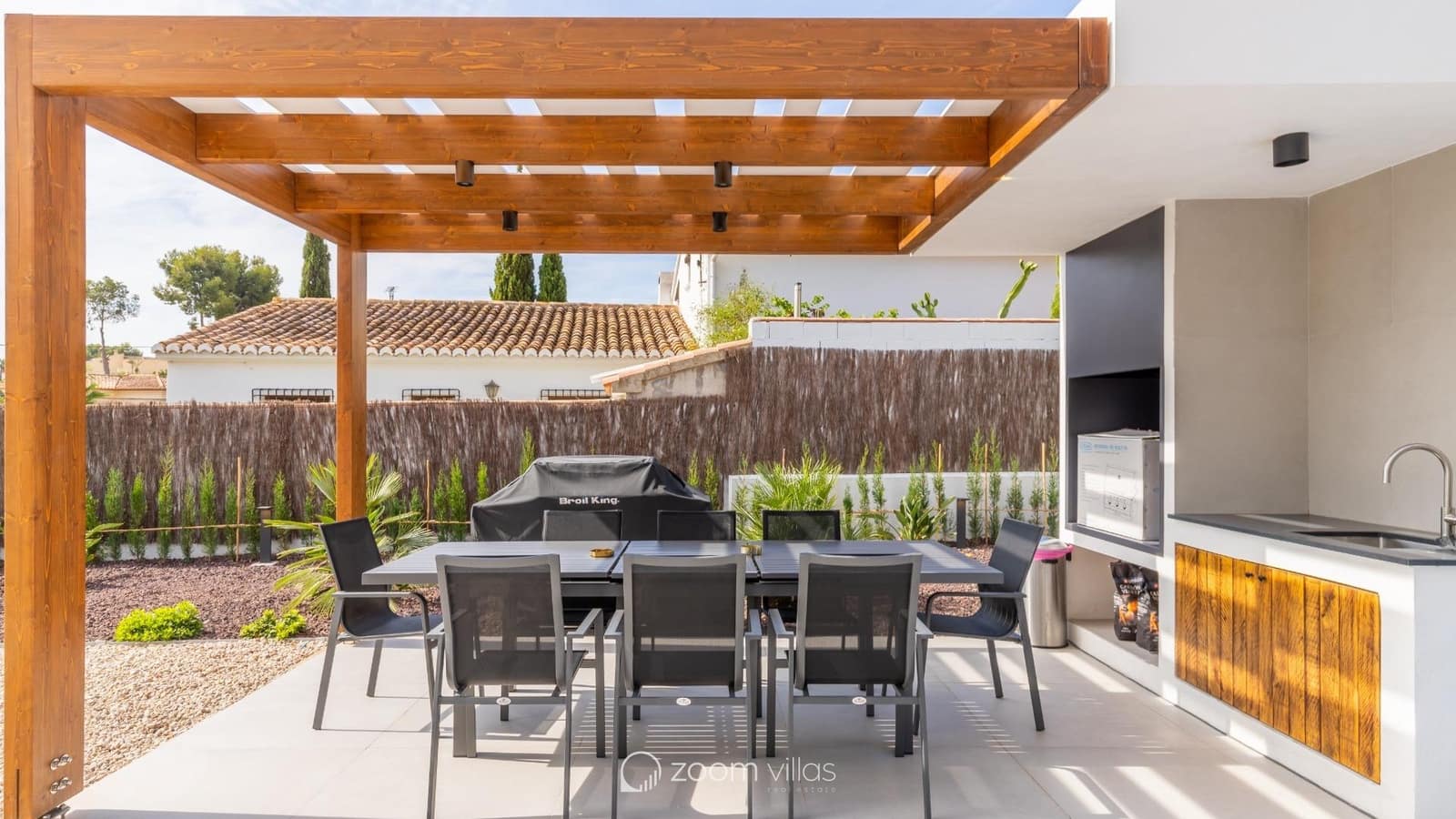 4 bedroom Villa for sale in Benissa with pool - € 1,250,000 (Ref: 8813525)