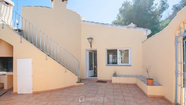 Chalet de 4 habitaciones en Javea / Xàbia en venta con piscina - 875.000 € (Ref: 8868002)