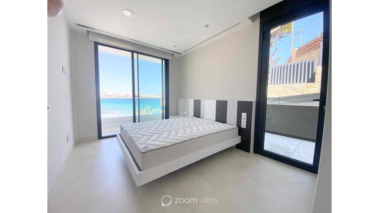 3 soveværelse Lejlighed til salg i Benidorm med swimmingpool - € 1.650.000 (Ref: 9025056)