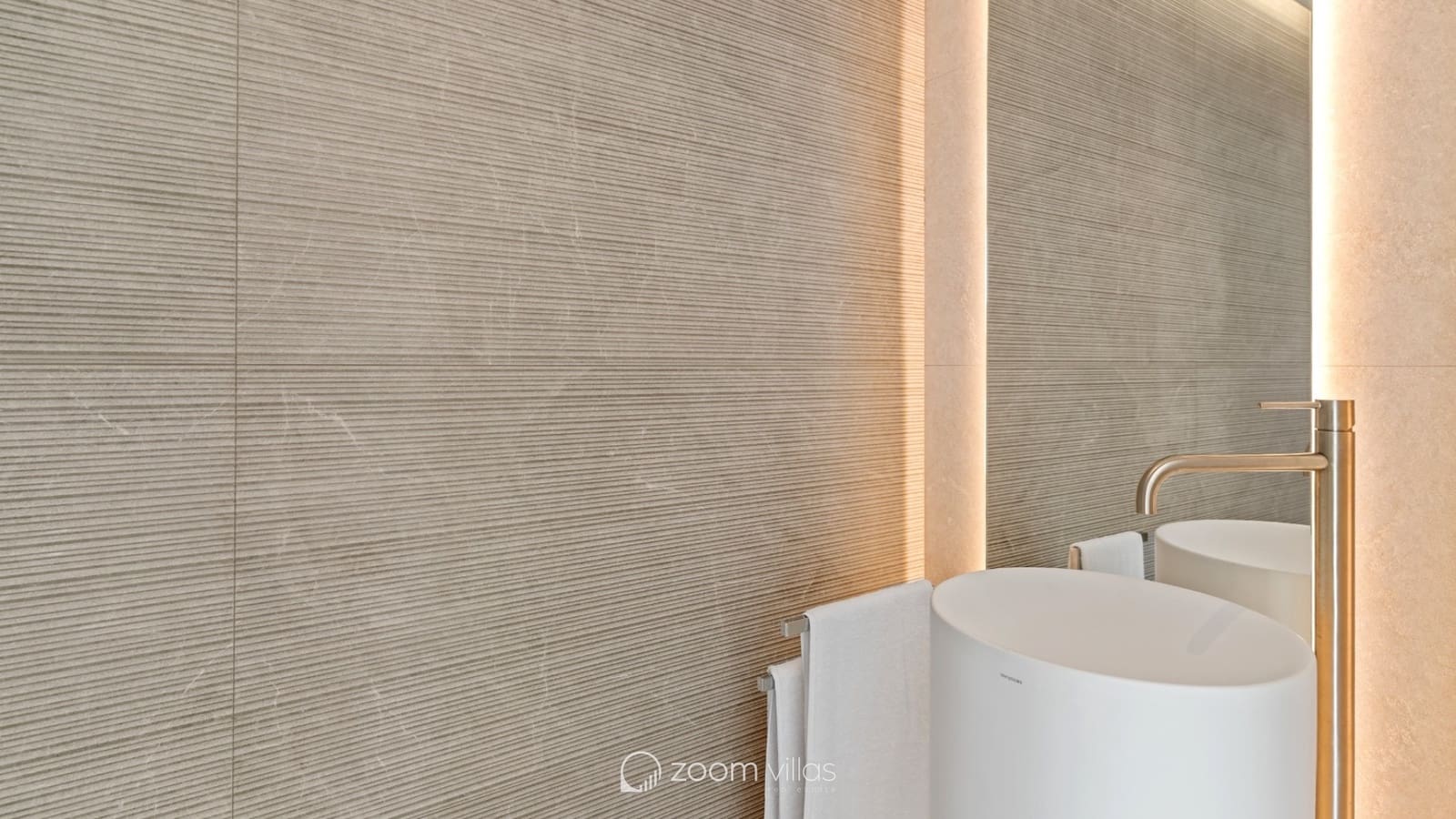 Chalet de 3 habitaciones en Cumbre del Sol en venta con piscina garaje - 1.600.850 € (Ref: 9028697)