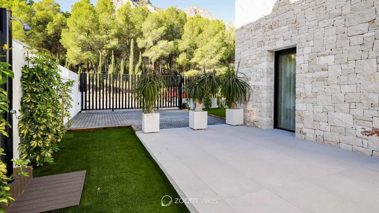 3 bedroom Villa for sale in Polop with pool - € 860,000 (Ref: 9047122)