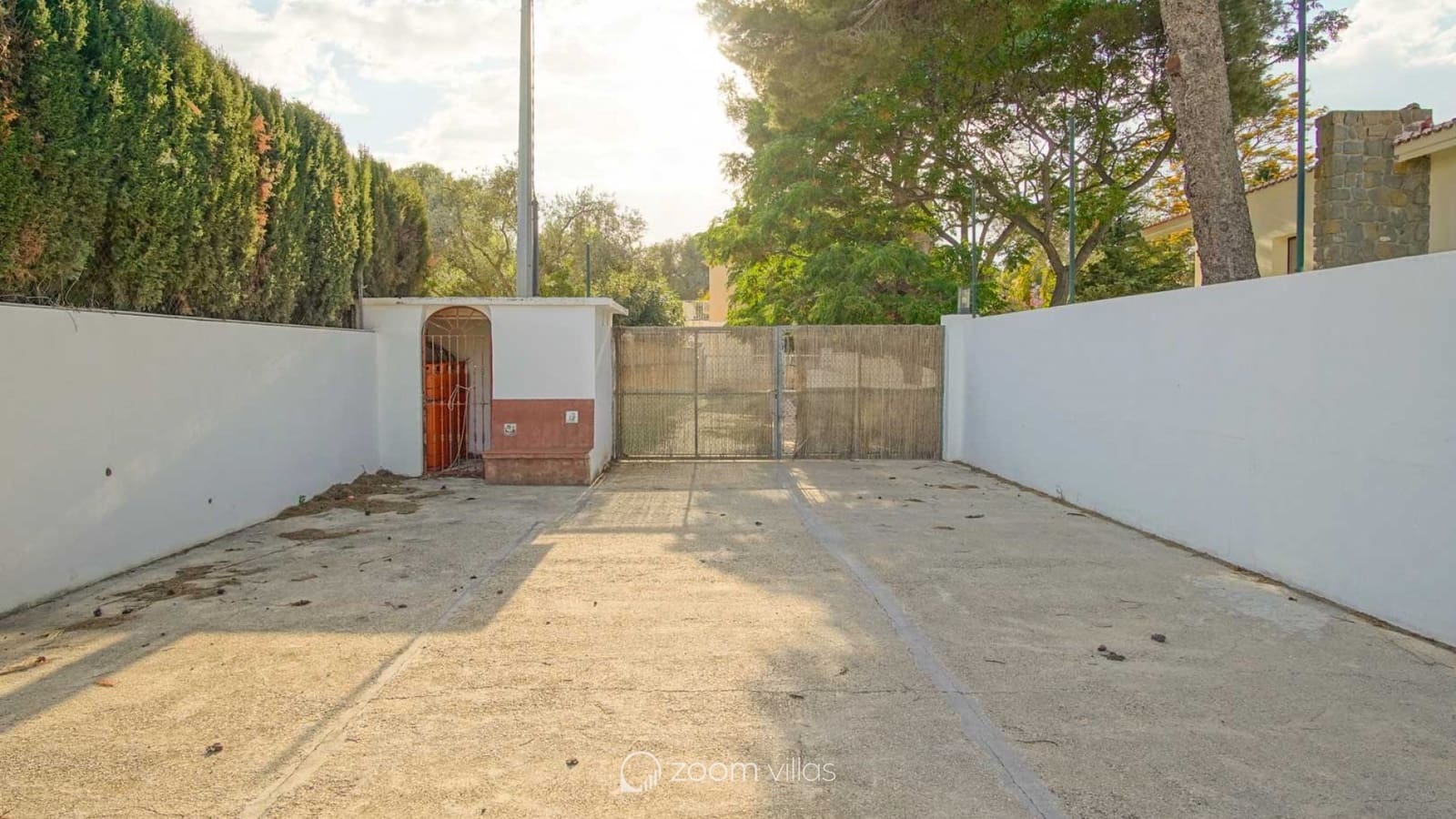 6 bedroom Villa for sale in Denia with pool - € 1,060,000 (Ref: 9064411)