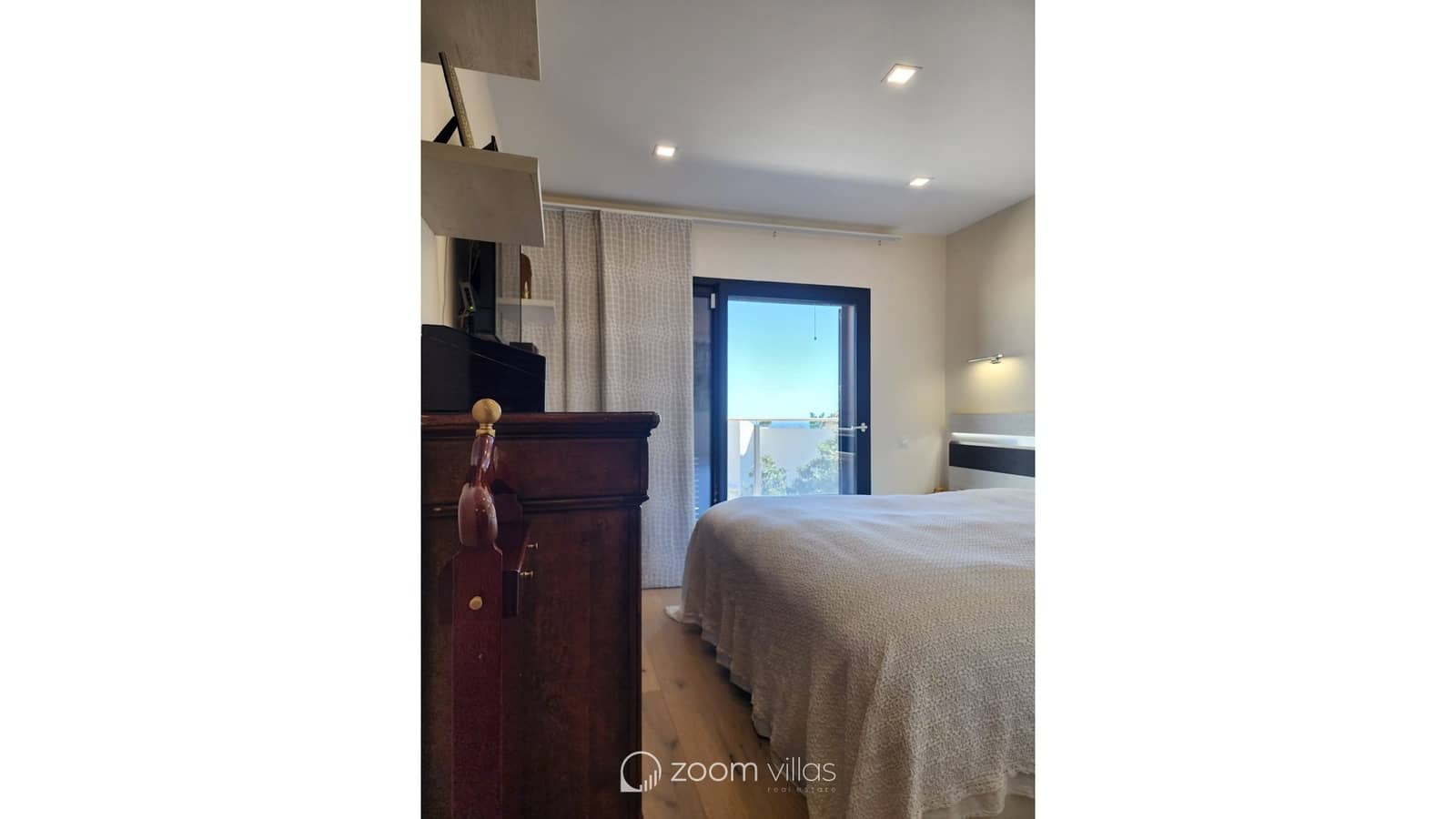 4 bedroom Villa for sale in Cumbre del Sol with pool - € 950,000 (Ref: 9064418)