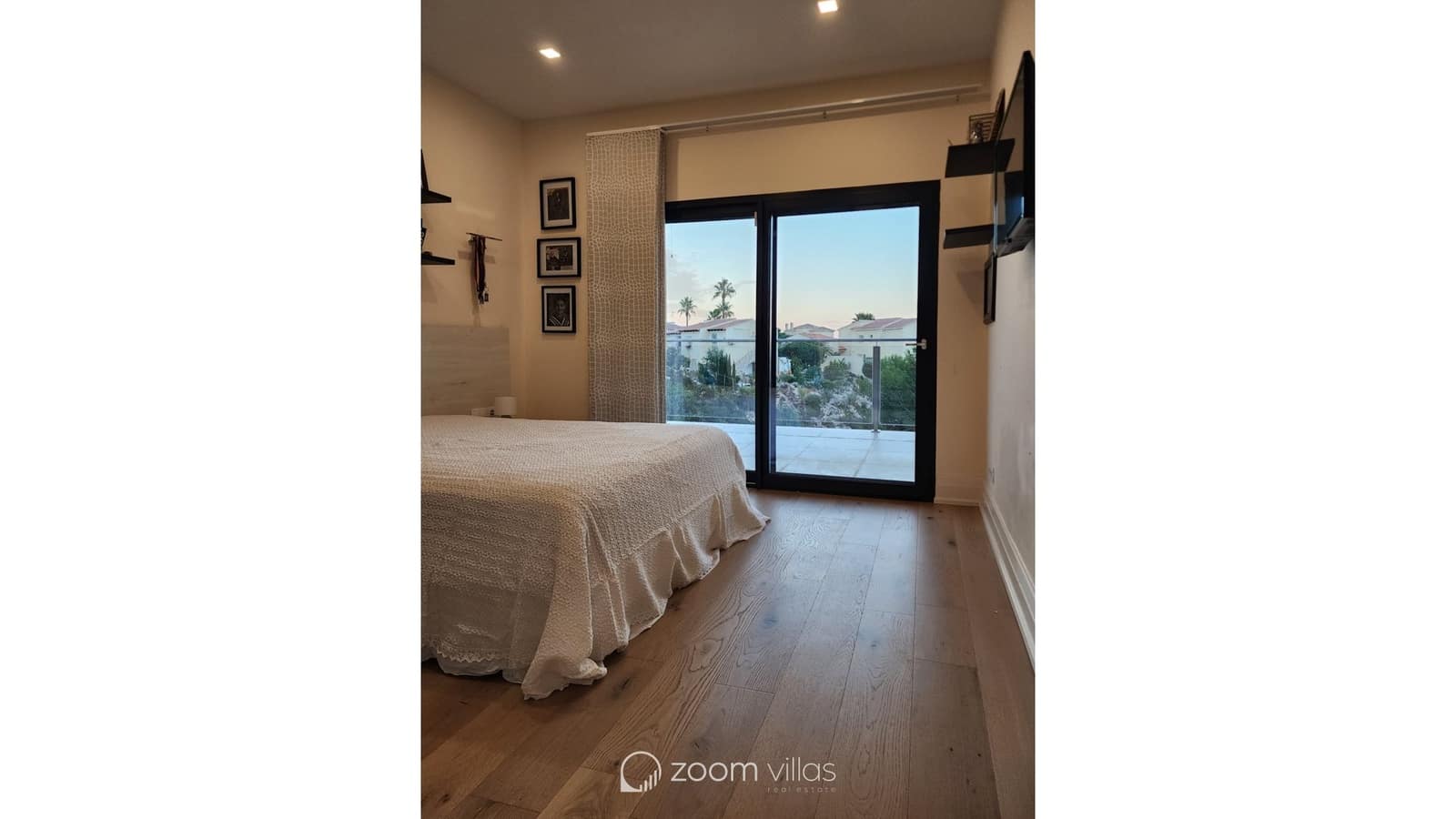 4 bedroom Villa for sale in Cumbre del Sol with pool - € 950,000 (Ref: 9064418)