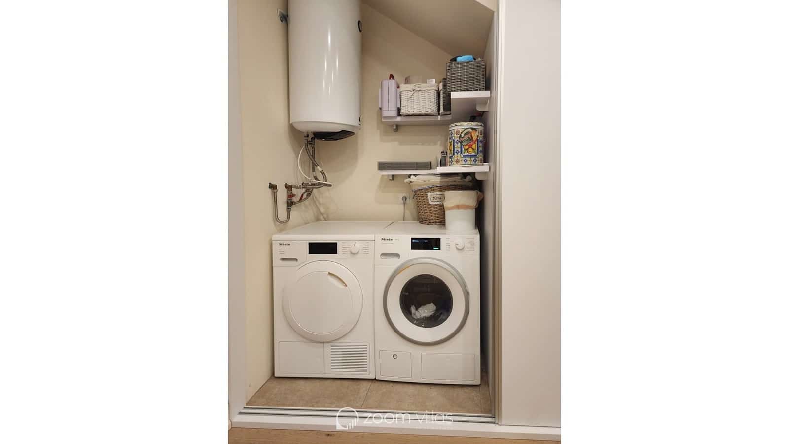 4 bedroom Villa for sale in Cumbre del Sol with pool - € 950,000 (Ref: 9064418)