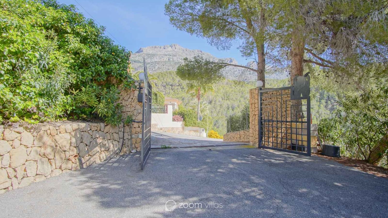 3 bedroom Villa for sale in Altea with pool - € 530,000 (Ref: 9064422)