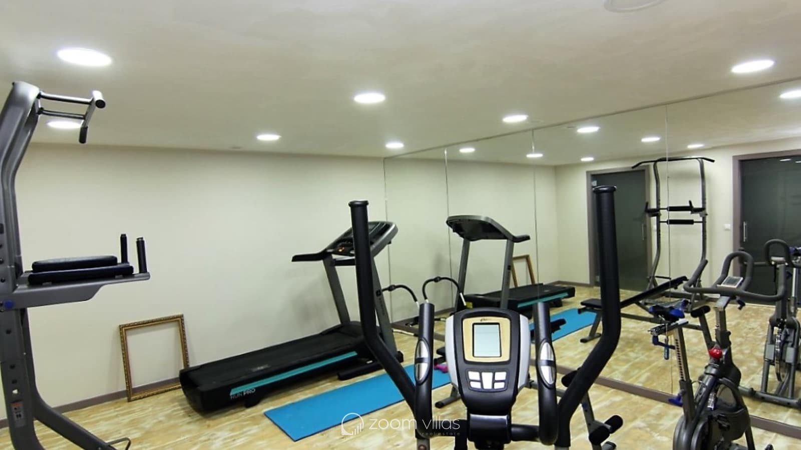 5 bedroom Villa for sale in Pedreguer with pool garage - € 1,400,000 (Ref: 9072603)