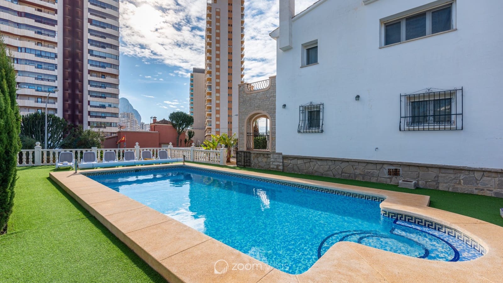 Chalet de 13 habitaciones en Calpe / Calp en venta con piscina - 2.125.000 € (Ref: 9073989)
