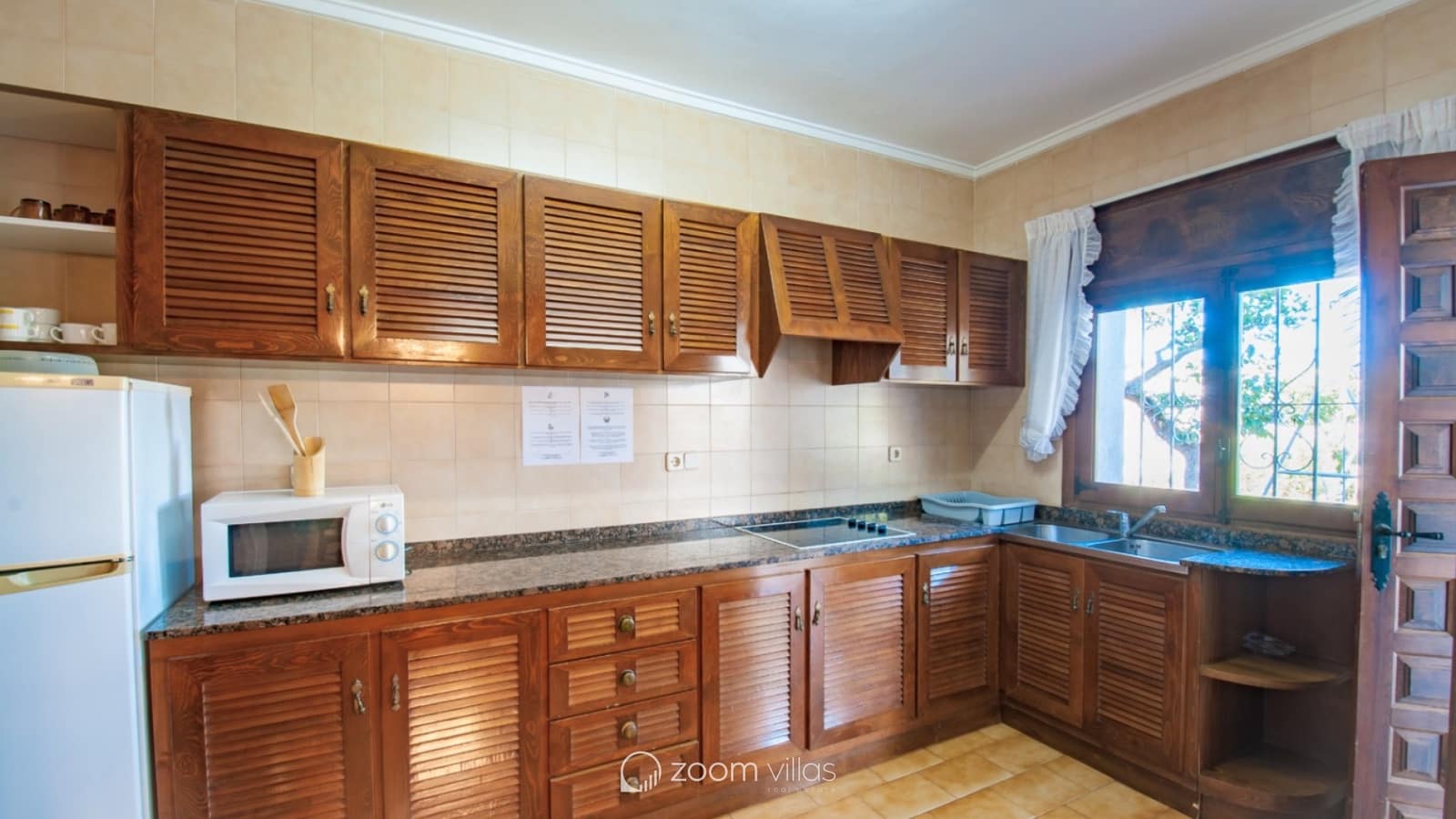 6 makuuhuone Huvila myytävänä paikassa Benissa mukana uima-altaan - 990 000 € (Ref: 9128779)