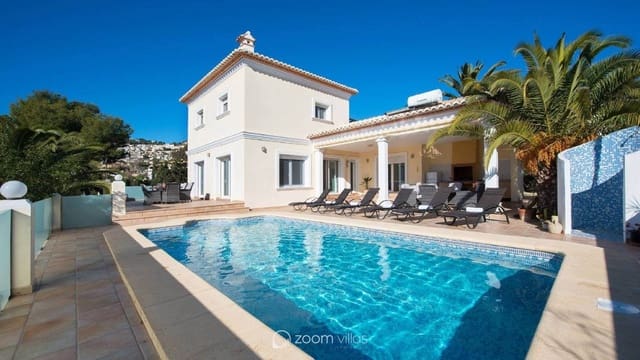 Chalet de 5 habitaciones en Casco Urbano, Teulada-Moraira en venta con piscina - 895.000 € (Ref: 9150772)
