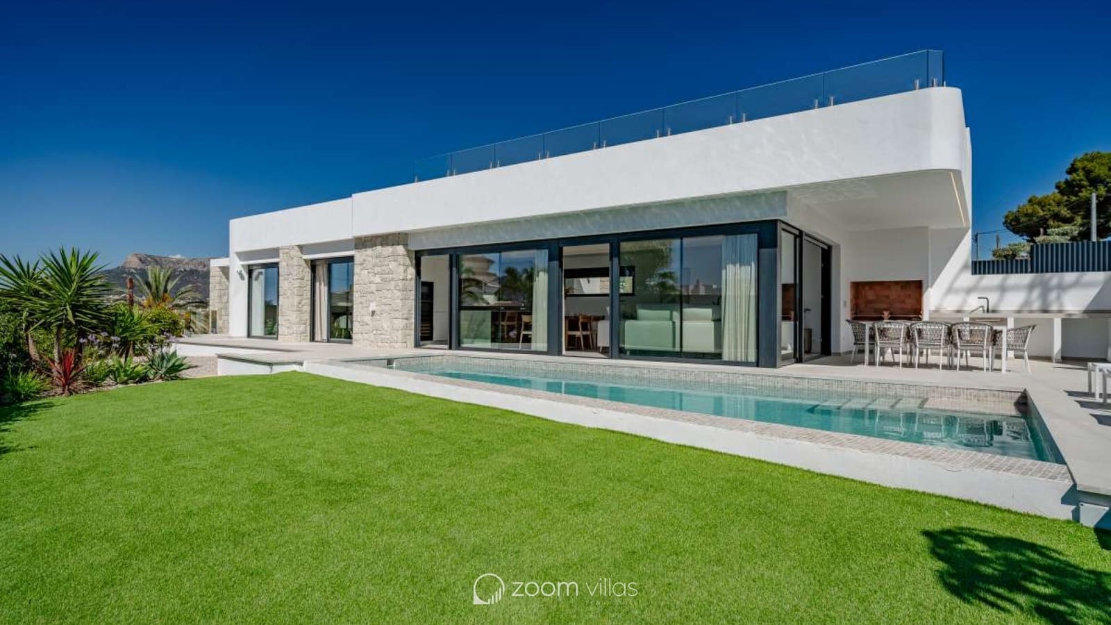 4 bedroom Villa for sale in Calpe / Calp with pool - € 1,599,000 (Ref: 9181487)