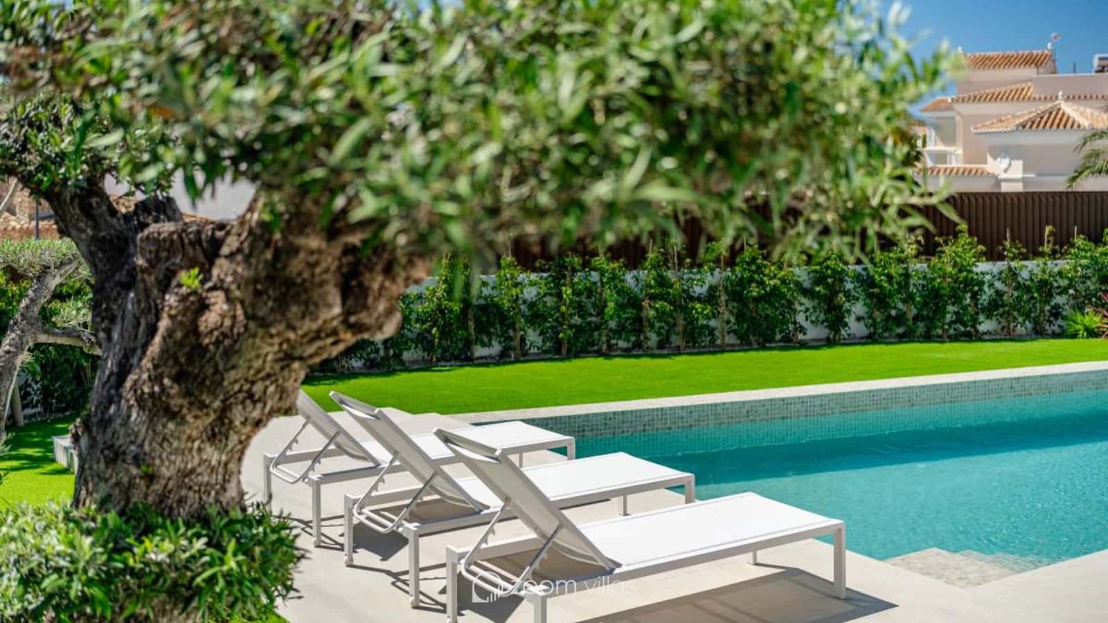 4 bedroom Villa for sale in Calpe / Calp with pool - € 1,599,000 (Ref: 9181487)