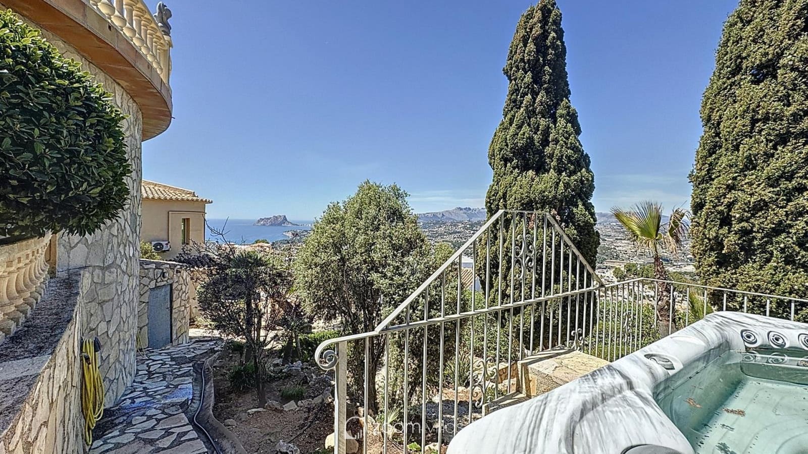 3 bedroom Villa for sale in Benitachell / Benitatxell with pool - € 850,000 (Ref: 9184239)