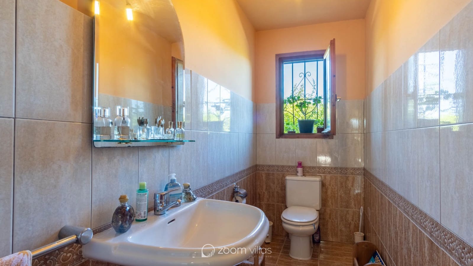 6 bedroom Villa for sale in Pedreguer with pool - € 732,000 (Ref: 9248847)