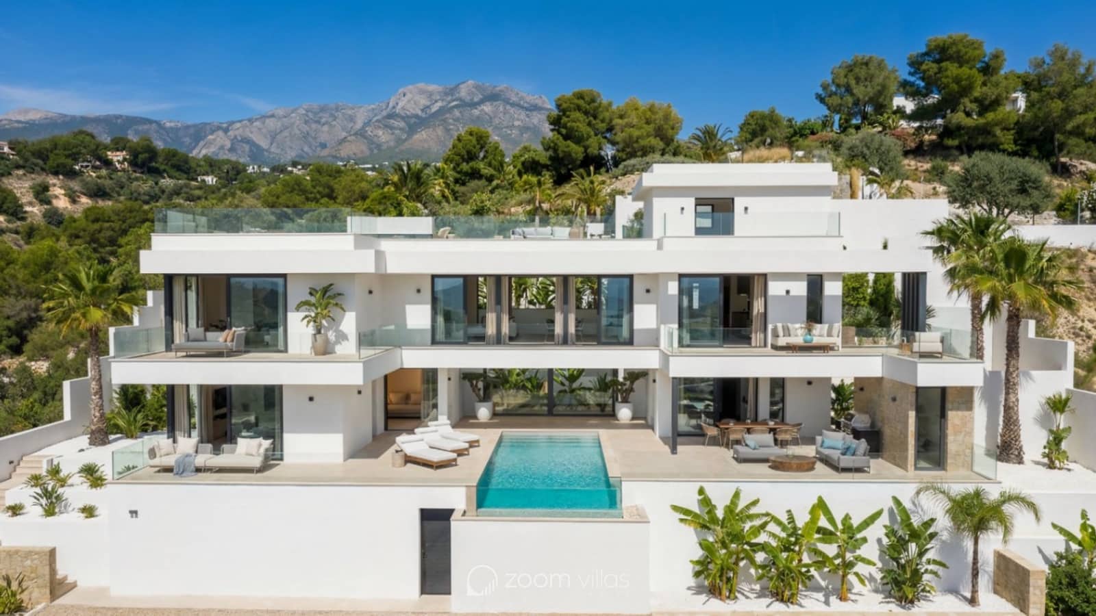 5 bedroom Villa for sale in Calpe / Calp with pool - € 1,890,000 (Ref: 9322813)