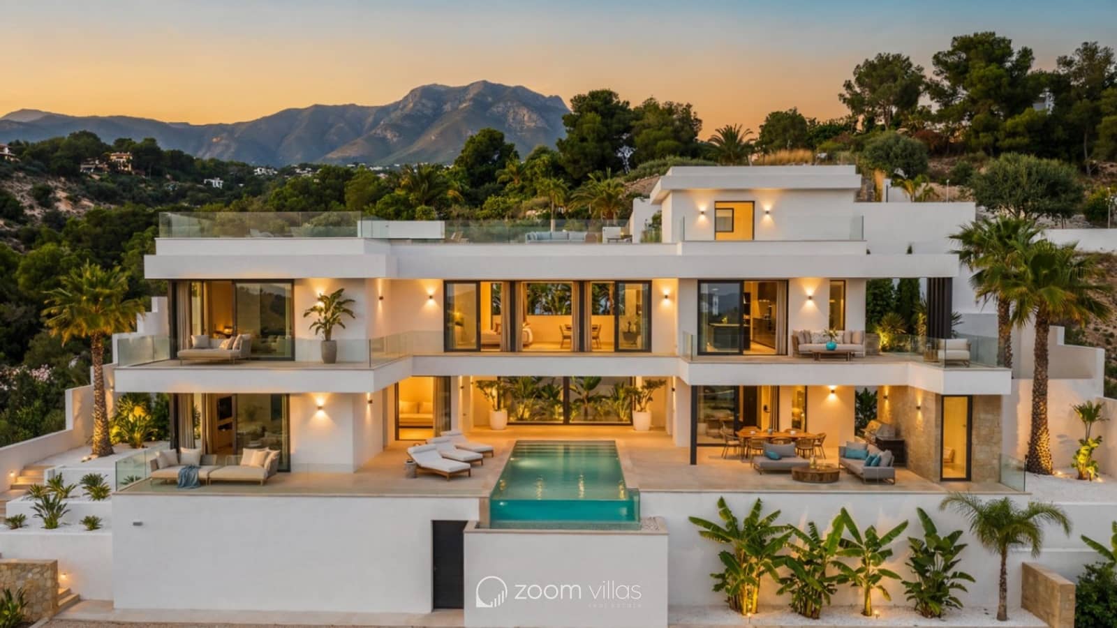 5 bedroom Villa for sale in Calpe / Calp with pool - € 1,890,000 (Ref: 9322813)