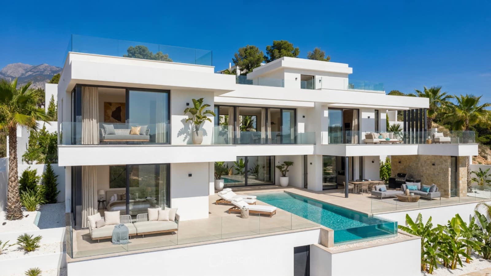5 bedroom Villa for sale in Calpe / Calp with pool - € 1,890,000 (Ref: 9322813)