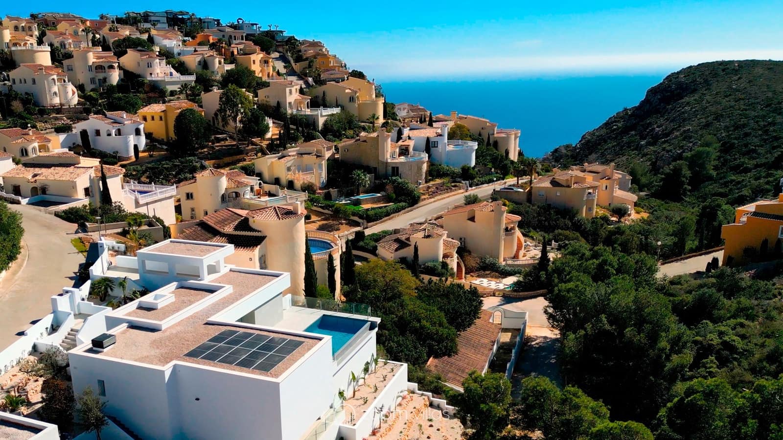 4 bedroom Villa for sale in Cumbre del Sol with pool - € 1,300,000 (Ref: 9349659)