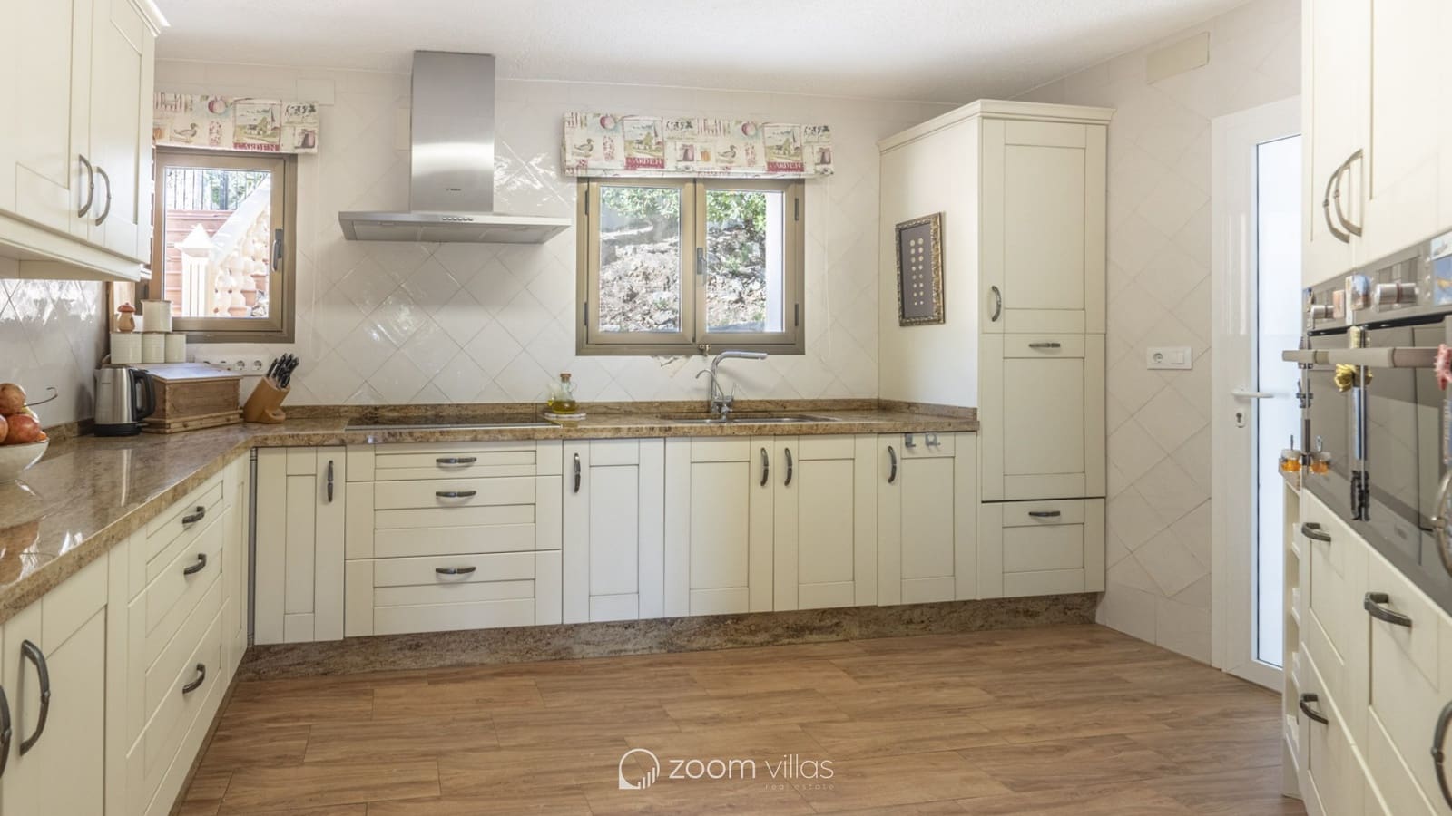 5 soverom Villa til salgs i Pinosol med svømmebasseng - € 790 000 (Ref: 9443781)