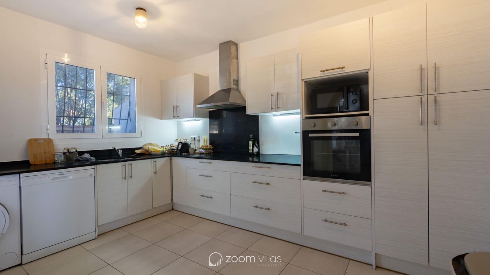 4 quarto Moradia para venda em Ambolo com piscina - 1 195 000 € (Ref: 9479268)