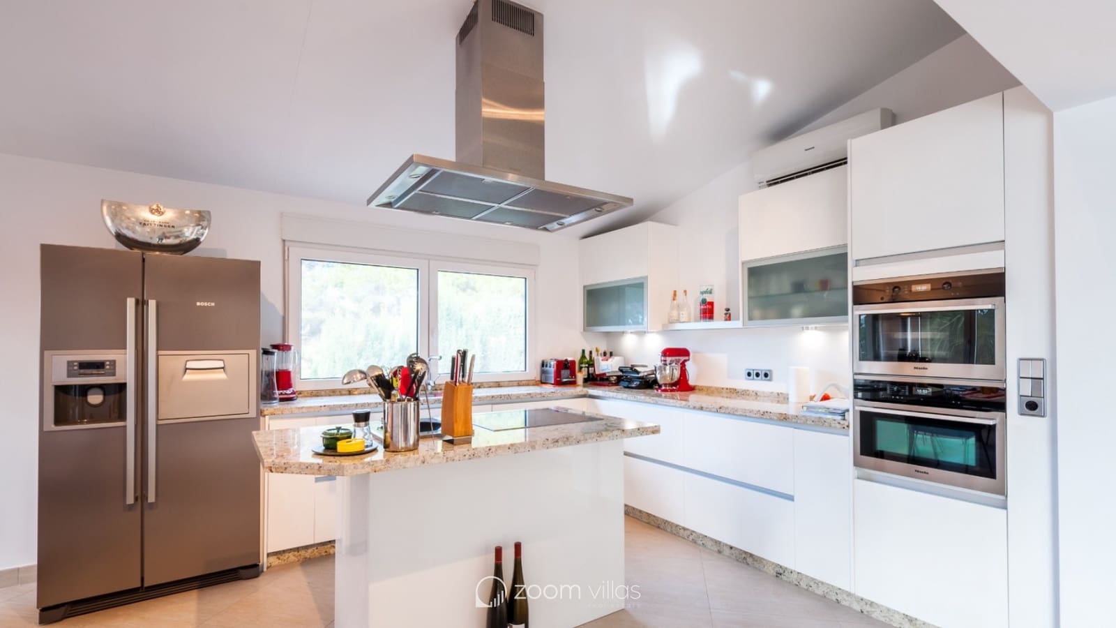 3 bedroom Villa for sale in Moraira with pool - € 1,795,000 (Ref: 9479445)