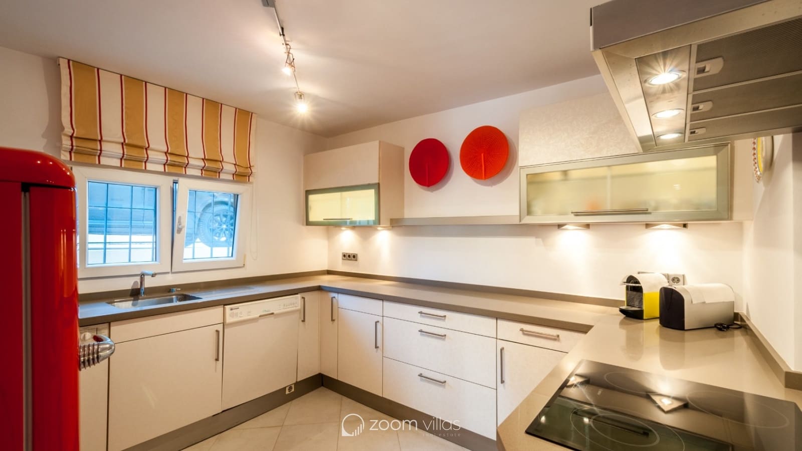 3 bedroom Villa for sale in Moraira with pool - € 1,795,000 (Ref: 9479445)