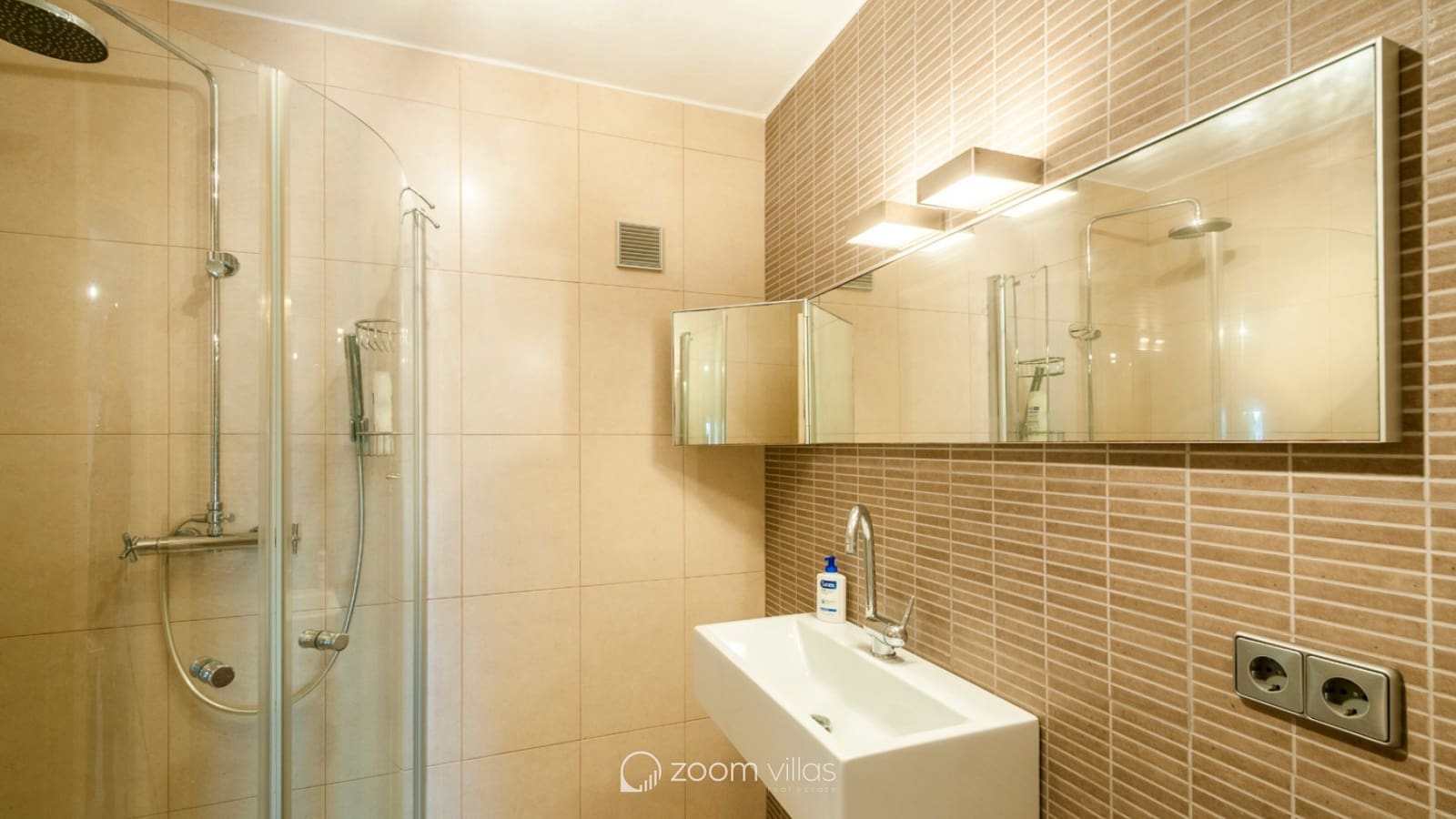 3 bedroom Villa for sale in Moraira with pool - € 1,795,000 (Ref: 9479445)