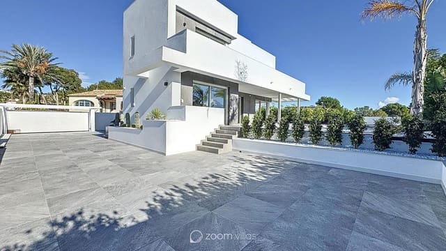 5 soveværelse Villa til salg i Moraira, Teulada-Moraira med swimmingpool - € 2.400.000 (Ref: 9547006)