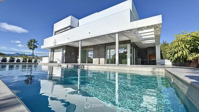 5 soveværelse Villa til salg i Moraira, Teulada-Moraira med swimmingpool - € 2.400.000 (Ref: 9547006)