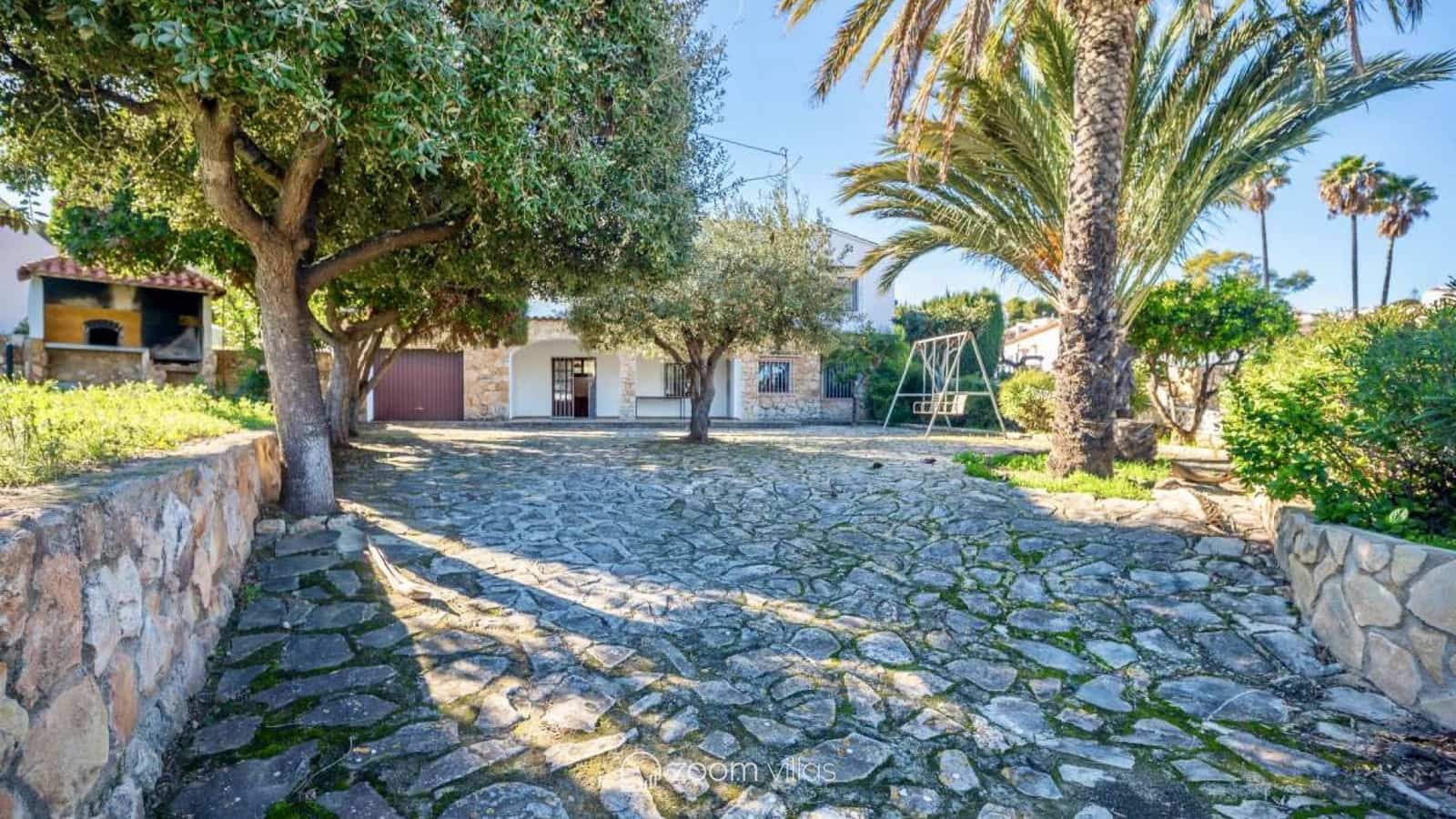 6 bedroom Villa for sale in Benissa with pool - € 890,000 (Ref: 9548615)