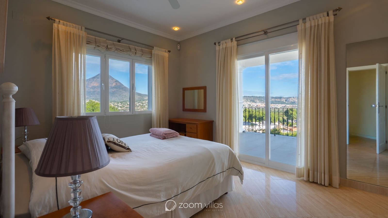 4 sypialnia Willa na sprzedaż w Javea / Xabia z basenem - 1 795 000 € (Ref: 9657058)