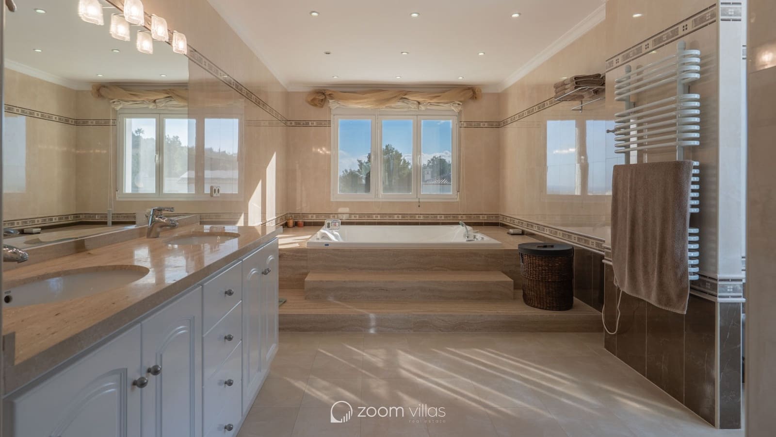 4 sypialnia Willa na sprzedaż w Javea / Xabia z basenem - 1 795 000 € (Ref: 9657058)