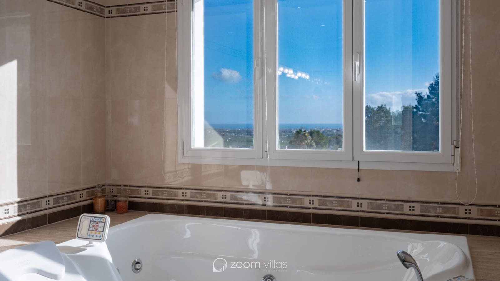 4 sypialnia Willa na sprzedaż w Javea / Xabia z basenem - 1 795 000 € (Ref: 9657058)