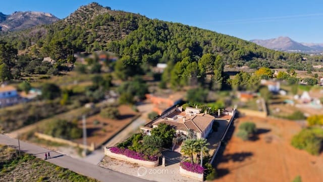 Chalet de 3 habitaciones en Jalón / Xaló en venta con piscina - 625.000 € (Ref: 9665203)