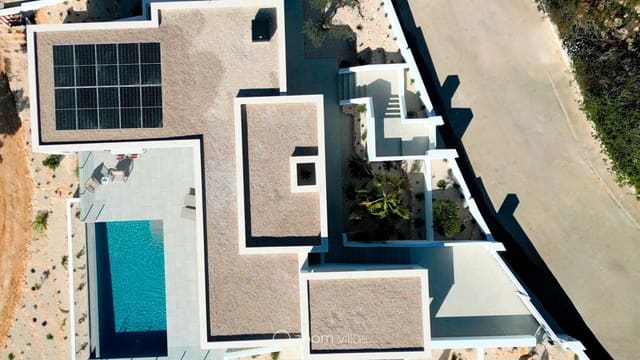 4 soveværelse Villa til salg i Cumbre del Sol, Benitachell / Benitatxell med swimmingpool - € 1.300.000 (Ref: 9765297)