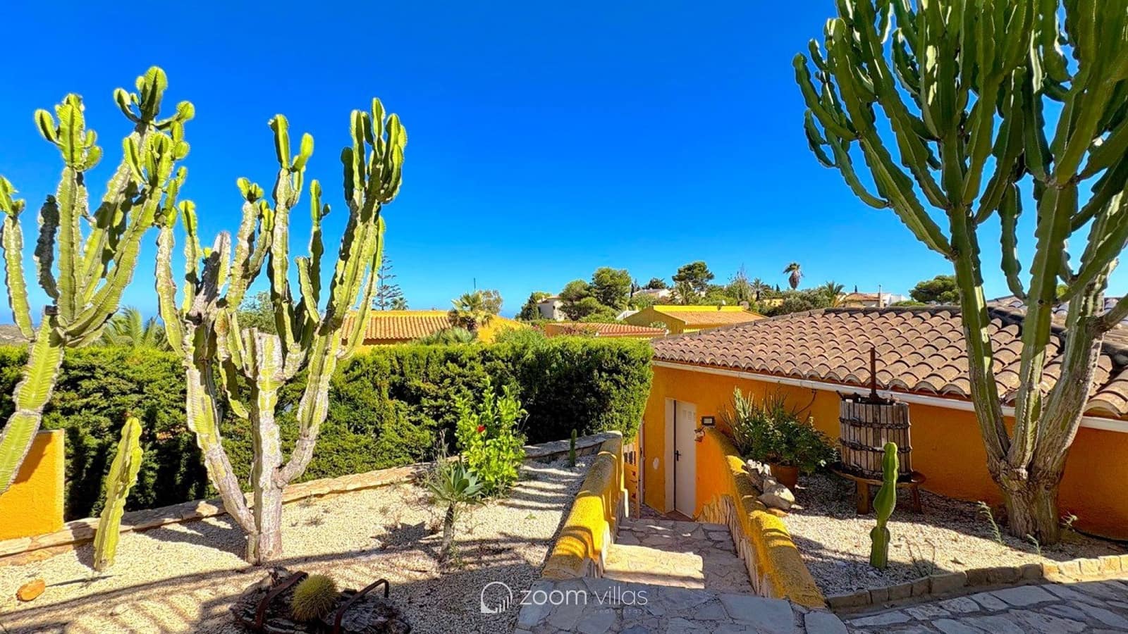 4 bedroom Villa for sale in Benitachell / Benitatxell with pool - € 595,000 (Ref: 9788723)