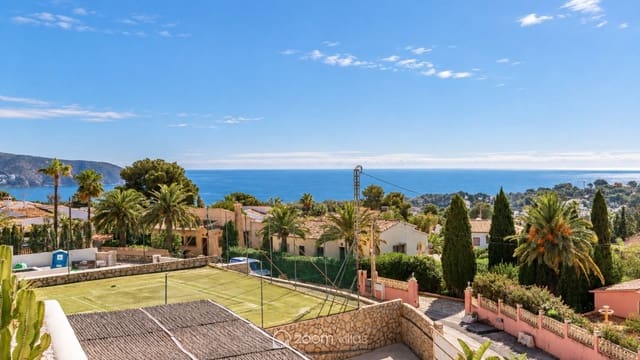 4 makuuhuone Huvila myytävänä paikassa Moraira, Teulada-Moraira mukana uima-altaan 
autotalli - 1 995 000 € (Ref: 9827414)