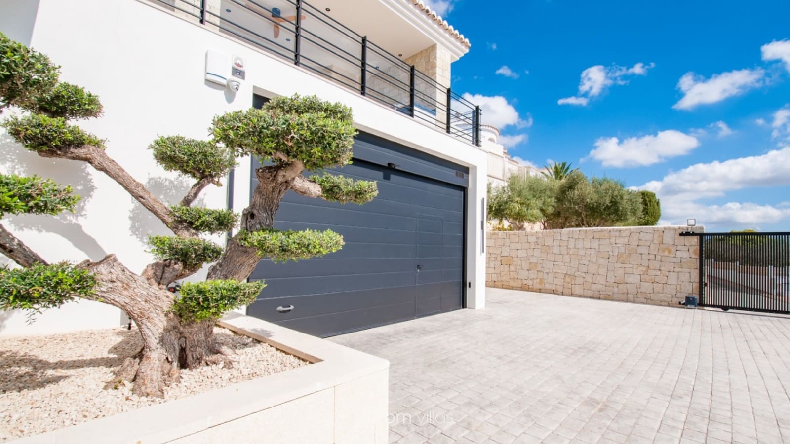 3 bedroom Villa for sale in Benissa with pool - € 2,600,000 (Ref: 9998974)